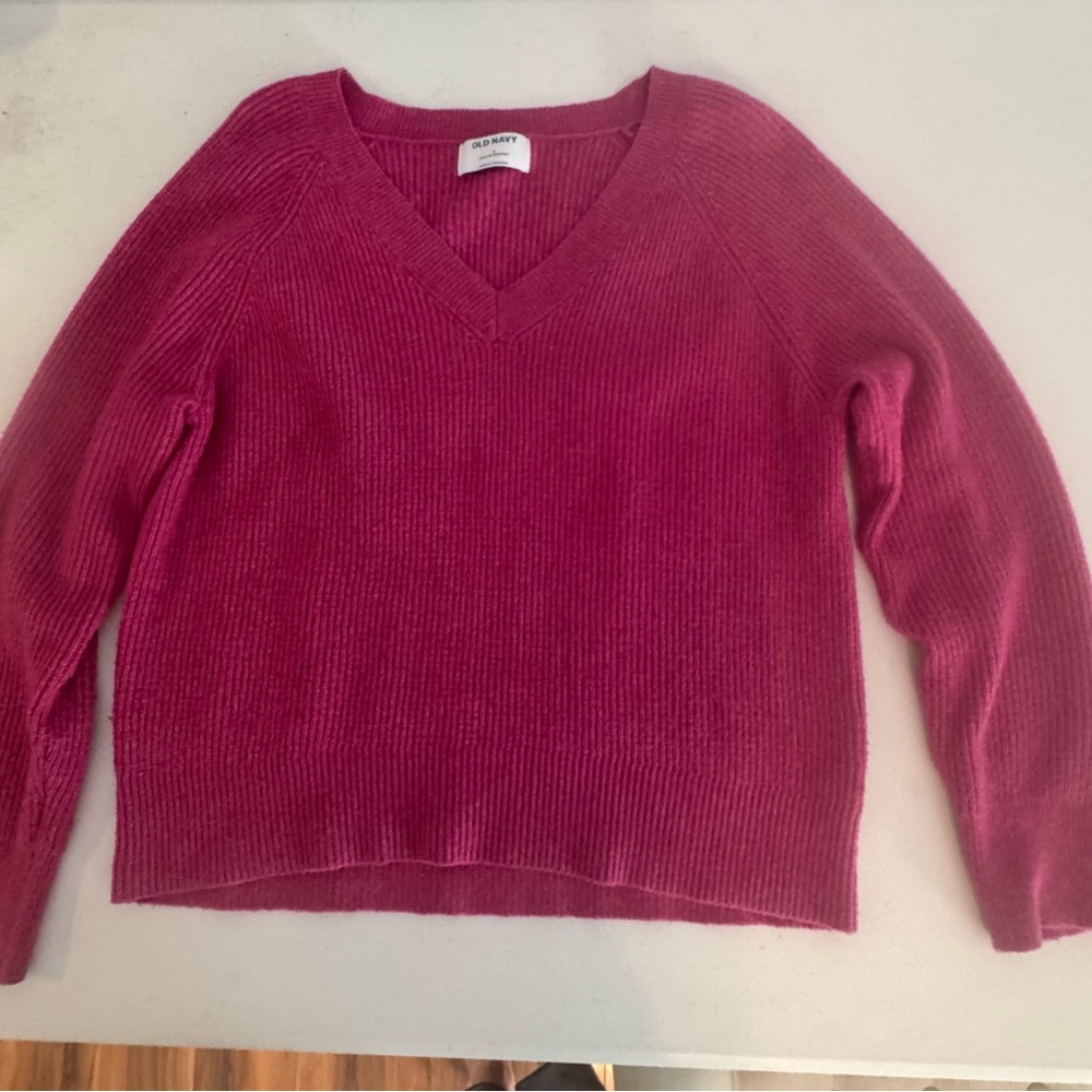 Old Navy Women's V-Neck Sweater in Pink